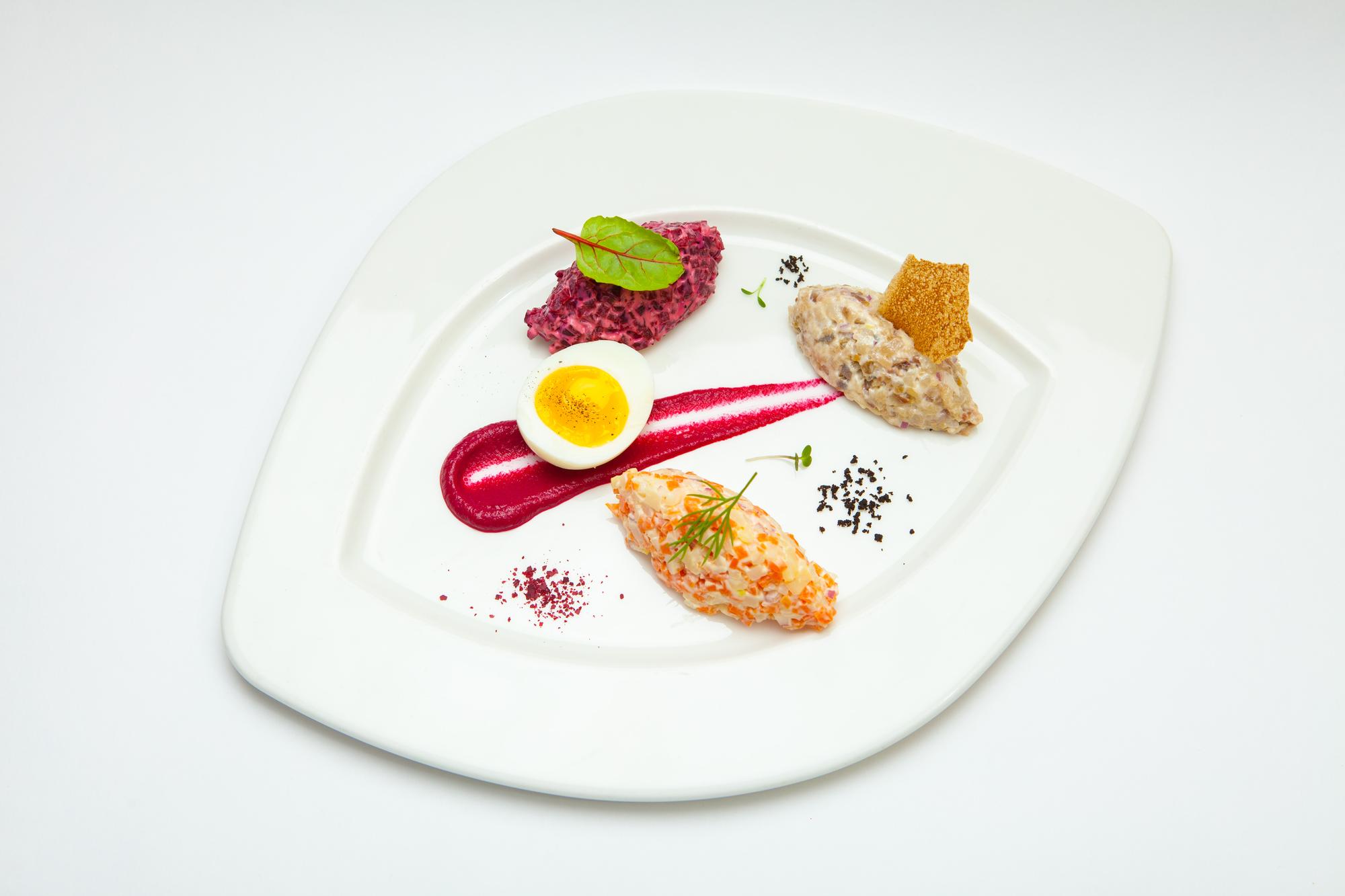 Plato principal emplatado con estilo moderno